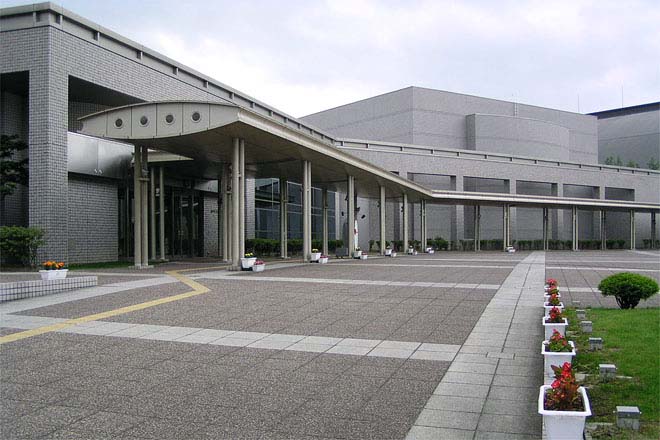 クリスタルホール